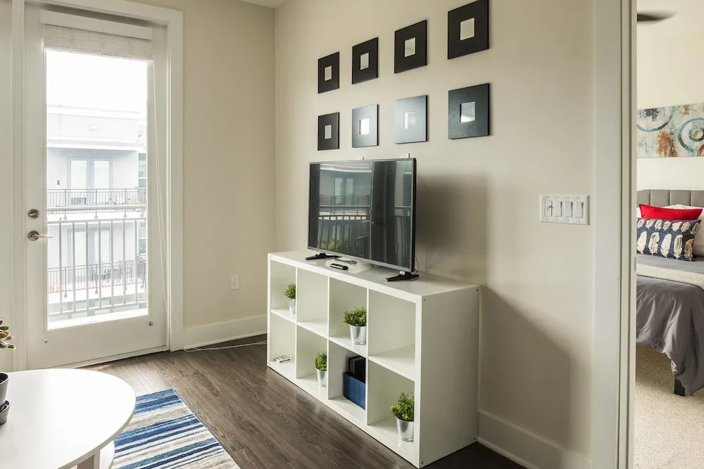 1 BR International Plaza Apt by Frontdesk