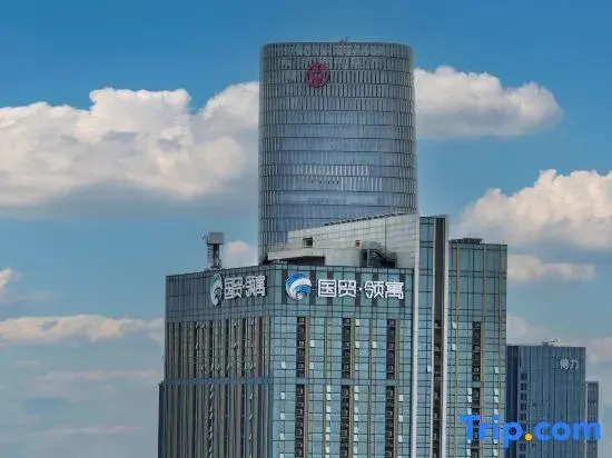 Autumn Thoughts High-Rise Scenic Administrative Apartment