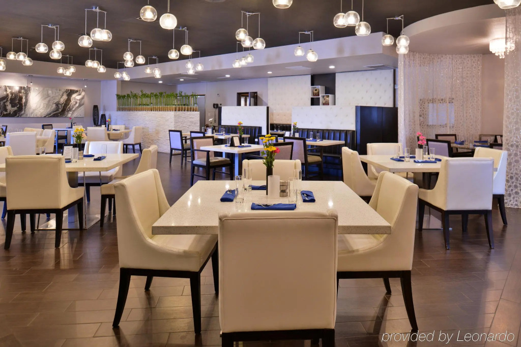 Clarion Inn & Suites Across From Universal Orlando Resort