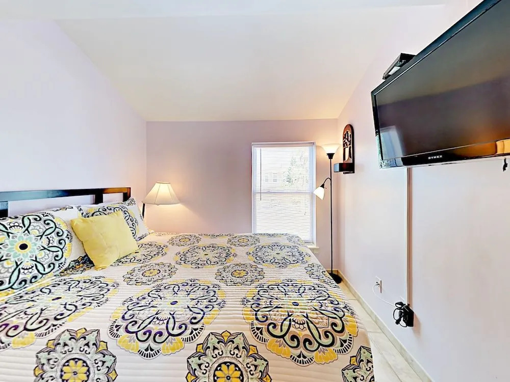 125 E Verna Jean - 4 Br Townhouse