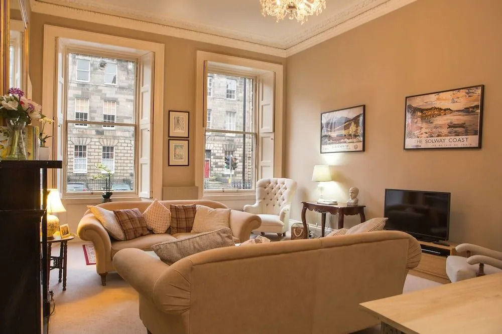 JOIVY Stylish Heart of Edinburgh Gem