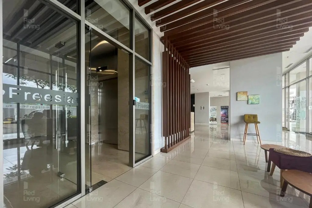 RedLiving Apartemen Springlake Summarecon - Kamarku Tower Azolla