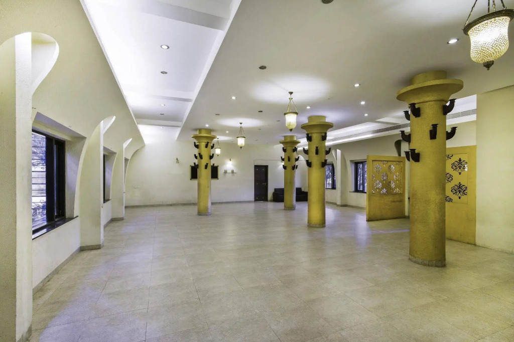 FabHotel Golden Emerald