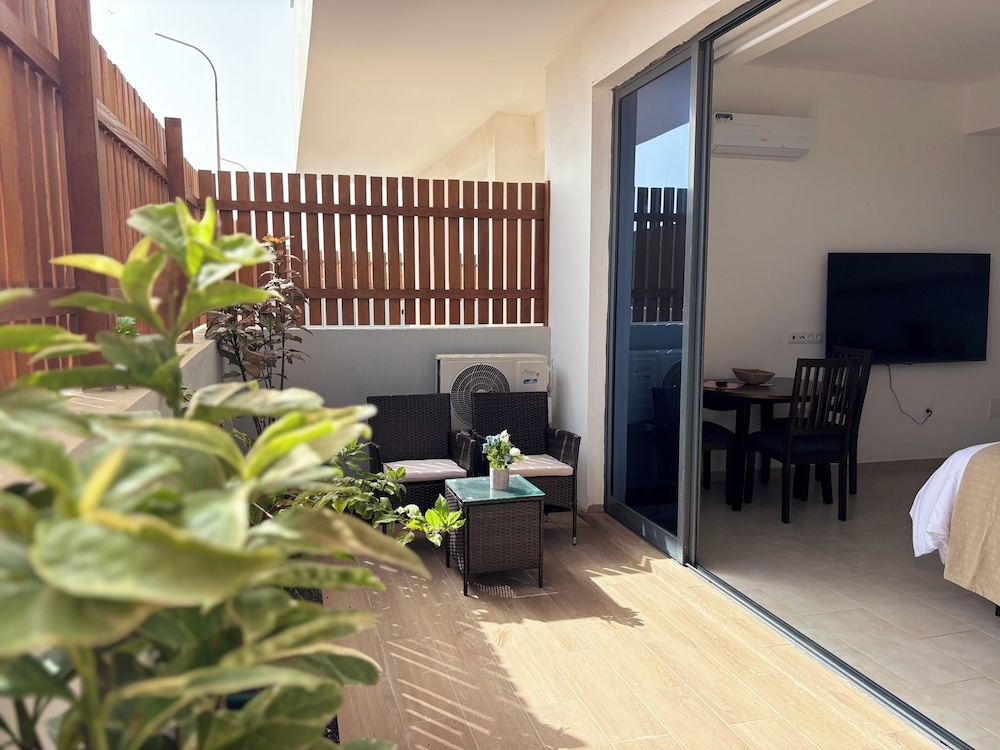 Joli Beach Apartments With Shared Pool