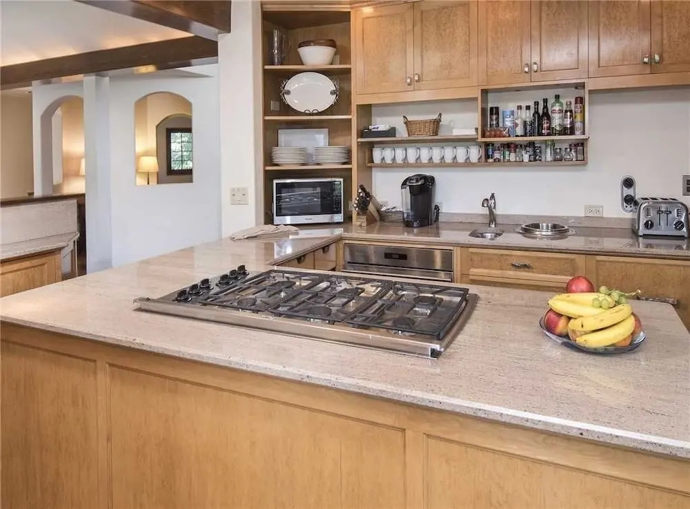 Holden Road Residence 5 Bedrooms 6 Bathrooms Condo