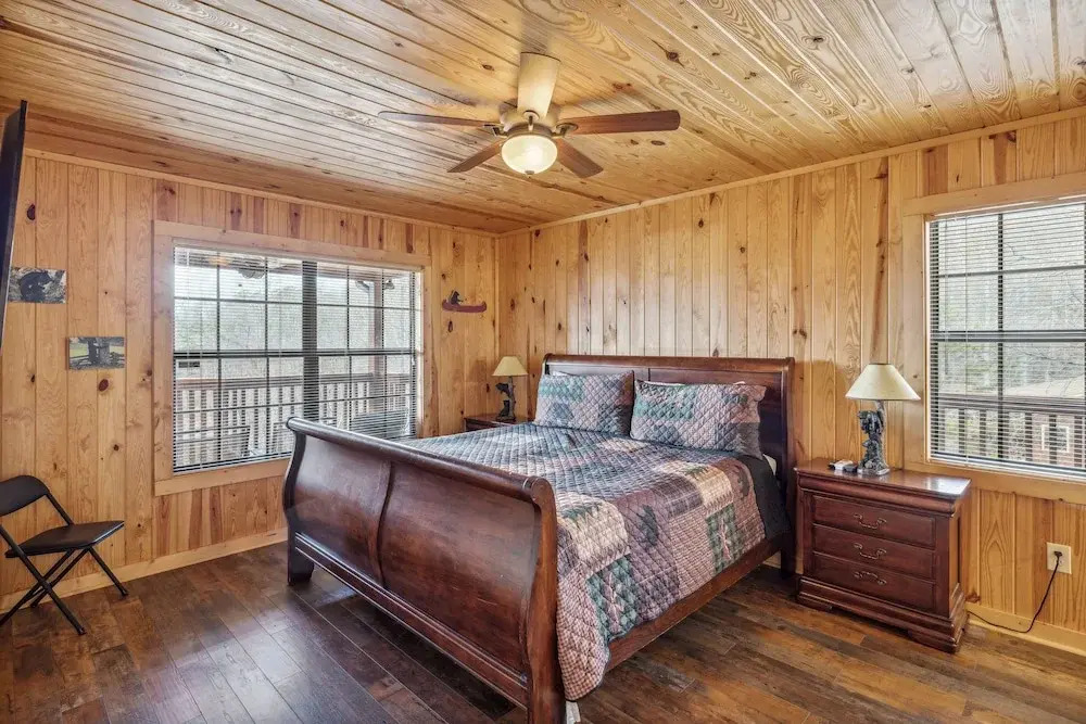 Barefoot Cabin 4 Bedroom Cabin by RedAwning