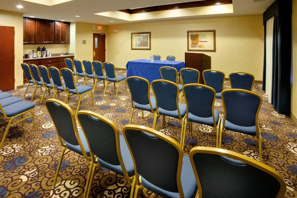 Holiday Inn Express Tower Center New Brunswick by IHG