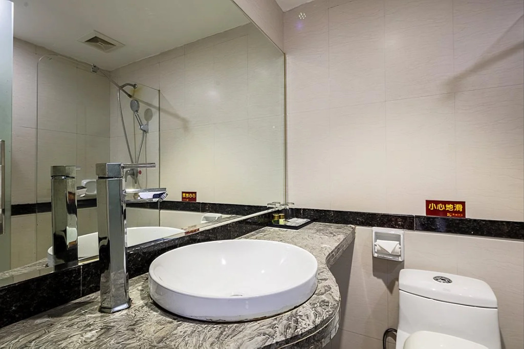 Huangpu Hotel