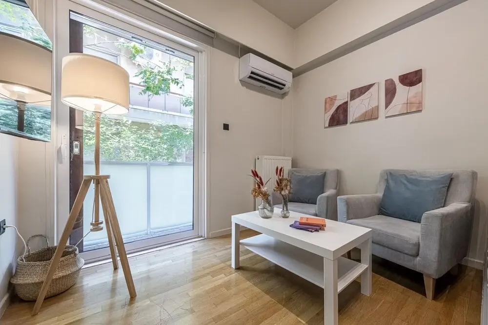 Phaedrus Living: City Center Cozy Studio Lykavitos