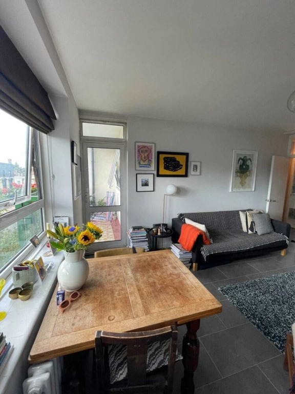Contemporary 1BD Flat W/balcony - Stoke Newington!