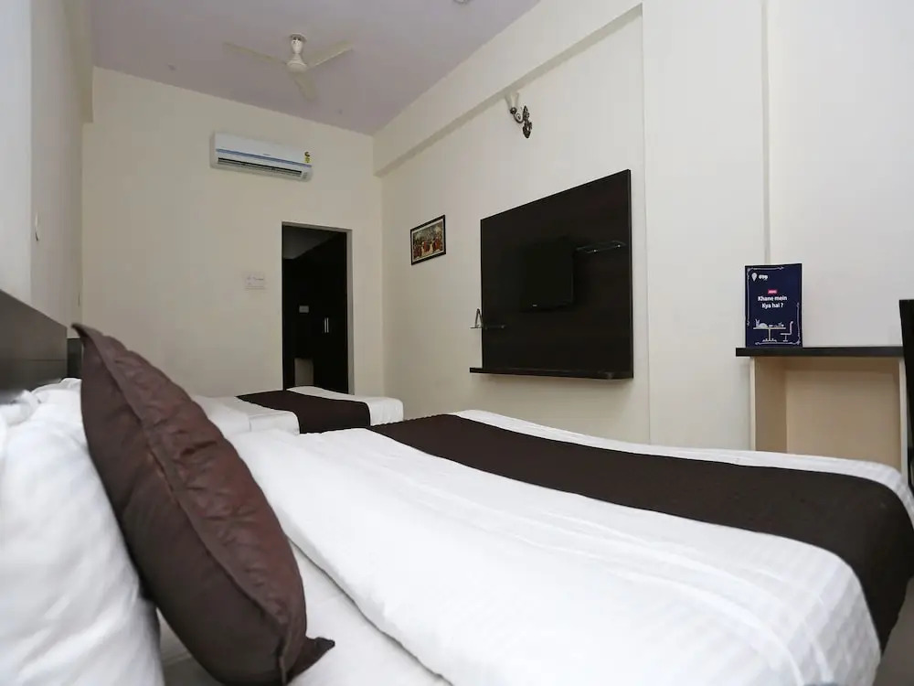 OYO 11484 Hotel Shivam
