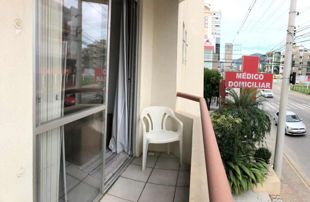 Lindo apartamento super completo em Meia Praia, 100 metros do mar e 10 quadras do centro