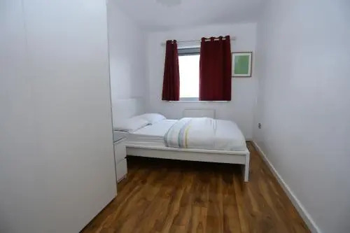 Lovely 2 bed 2 toilet Hill House river view apartment