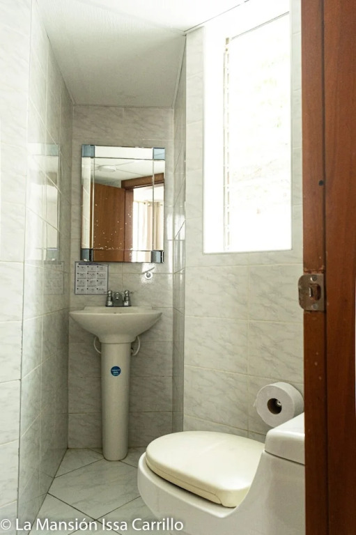 La Mansion Apartments, Kaku