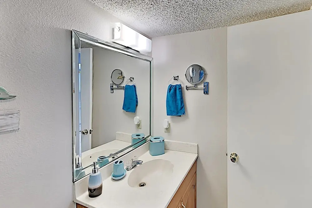 Picture-perfect Gulf Views, Pools, Tennis & Sauna 2 Bedroom Condo
