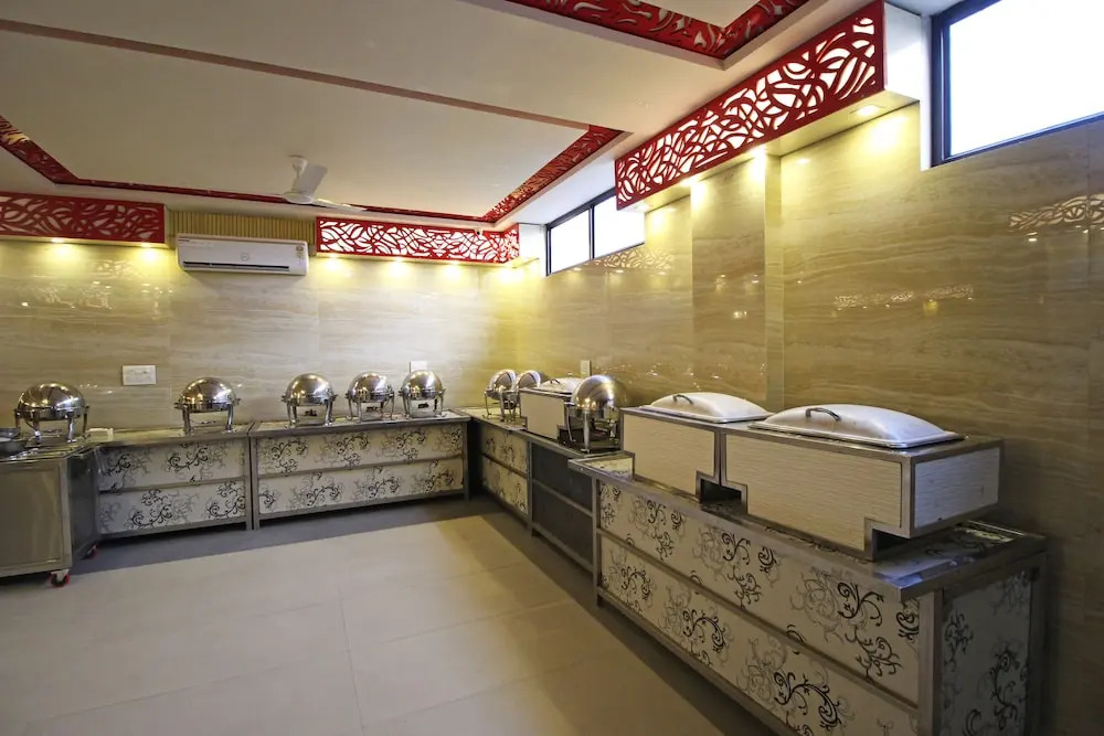 Hotel O LS BANQUET & ROOMS