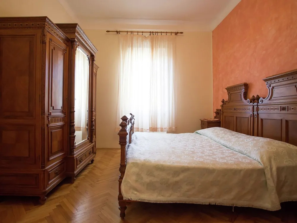 Standard Apartment Located on the Promenade in Rovinj With a sea View