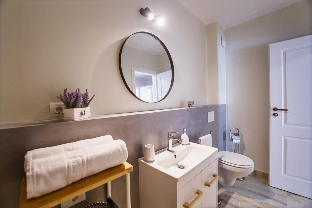 Light and Color at West Residence