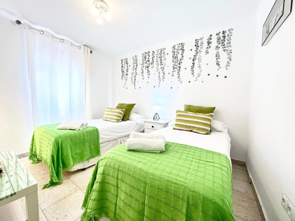 Cozy Town House With Terrace and Free Wifi