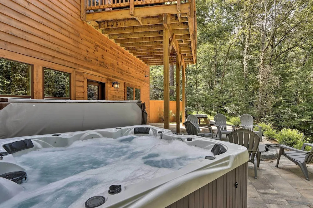 New Construction With Modern Design & Hot Tub!