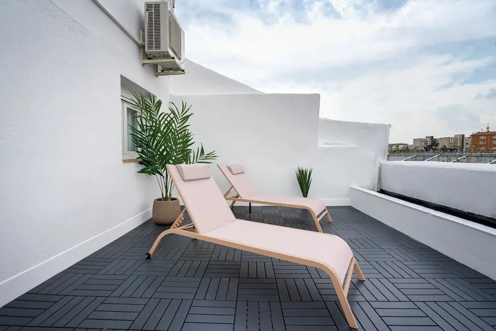 Vallecas Suites by Olala Homes