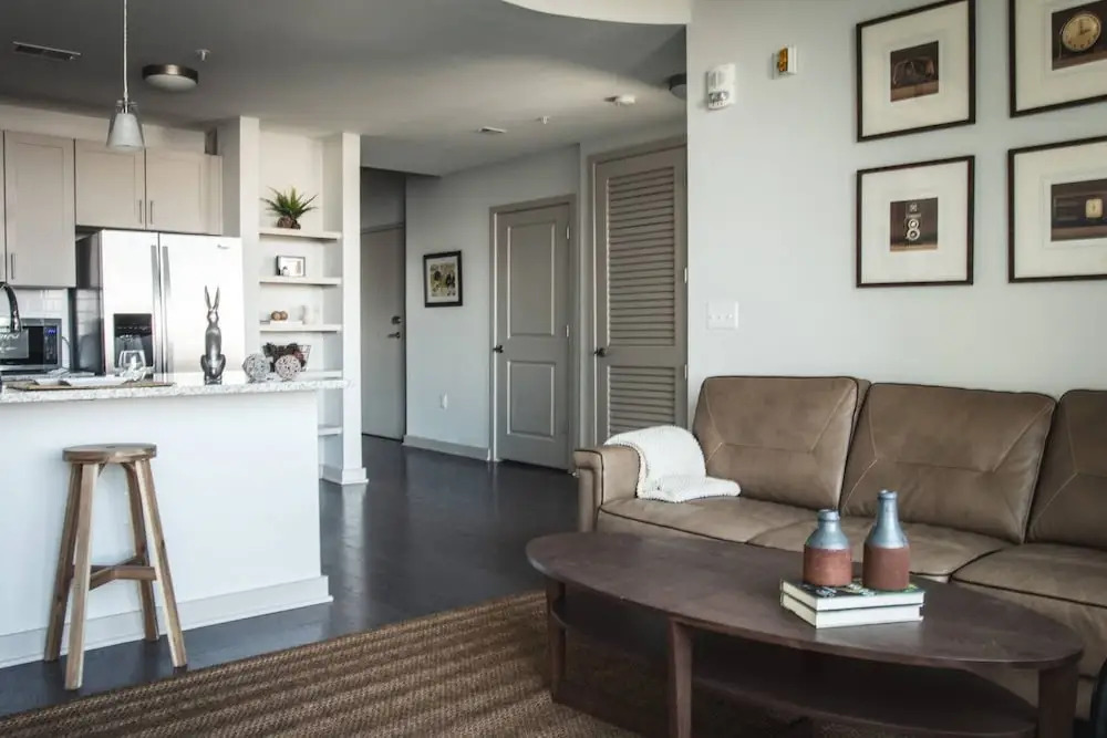 Luxury 2BR Apt In Uptown City View