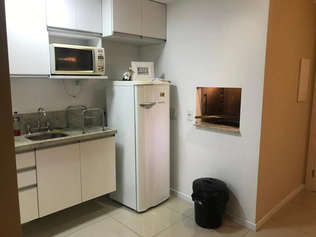 Apartamento p/ 8 com garagem churasqueira e piscina