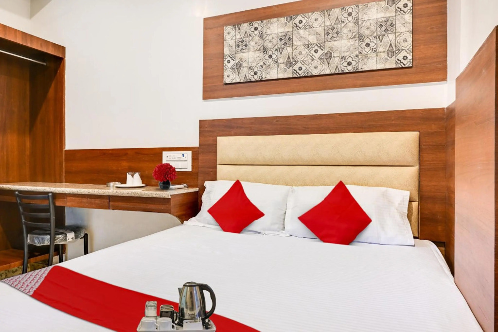 Super Townhouse Zero Mile Gandhi Setu Formerly Classic Court