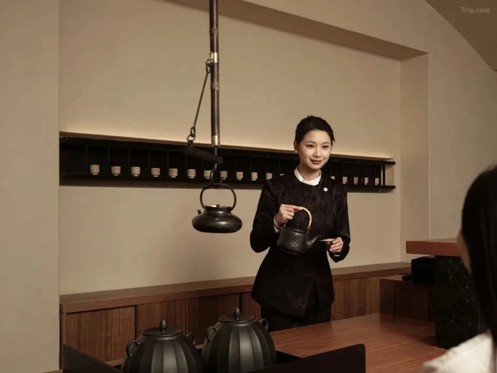 Отель Atour Orign Hotel Chengdu Kuanzhai Alley Changshun Street