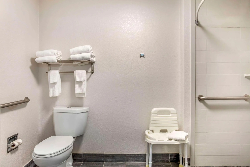 Comfort Suites Nashville Airport - BNA