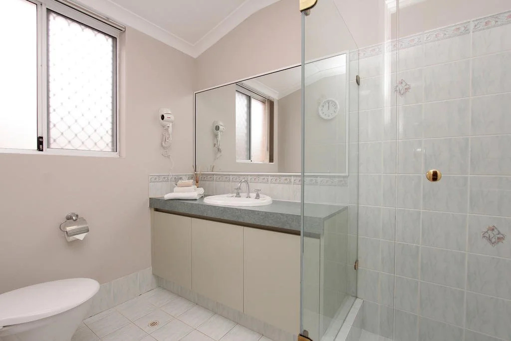 Adare House - Perth Holiday Homes