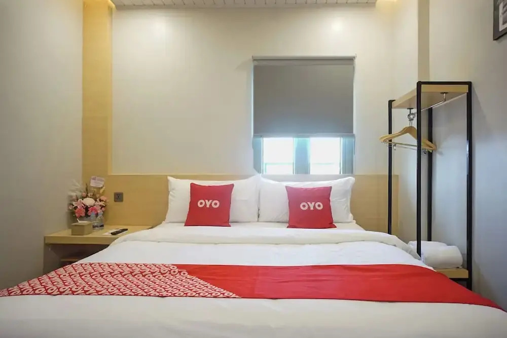OYO 92956 Travelbiz Hotel