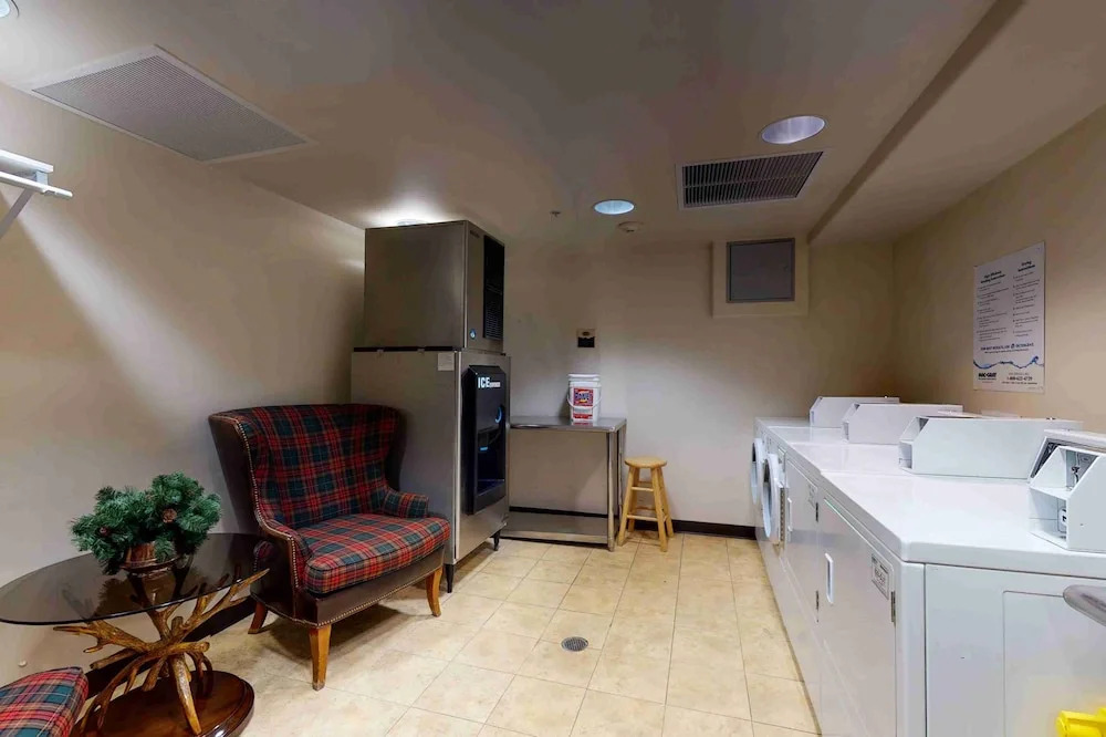 Lionsquare Lodge North #294 1 Bedroom Condo by RedAwning