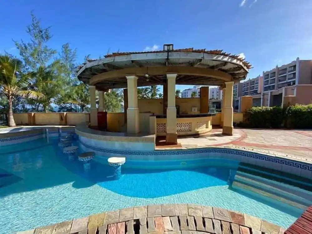 Cool Breeze Beachfront Apartments