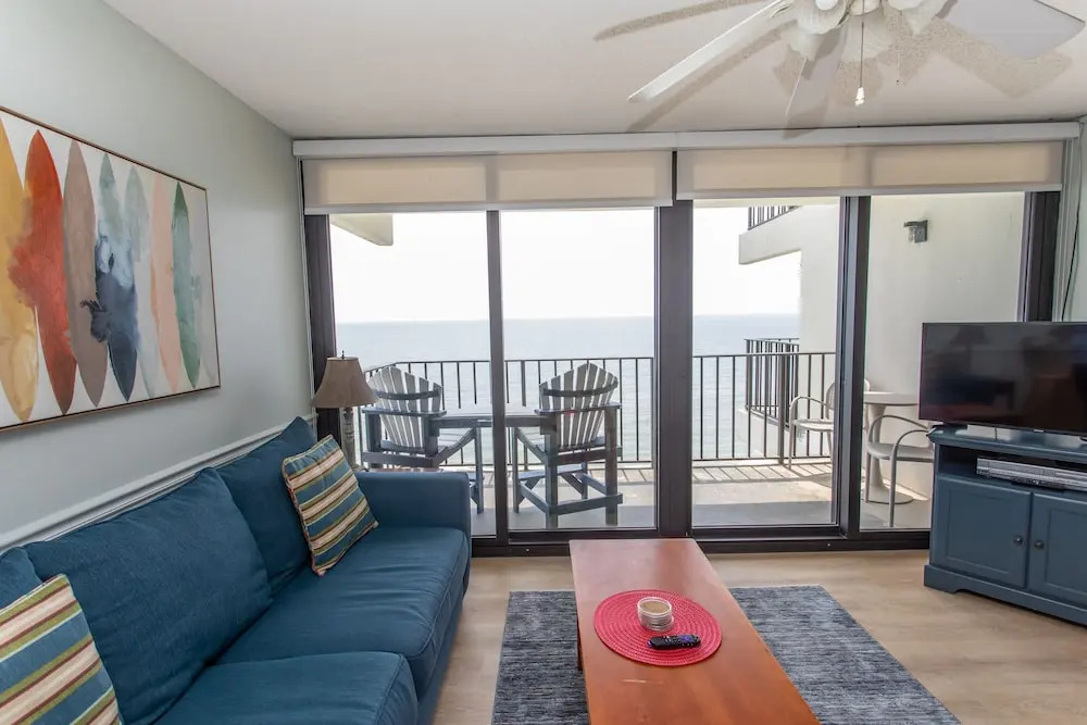 Royal Garden Resort 1012 2 Bedroom Condo by RedAwning