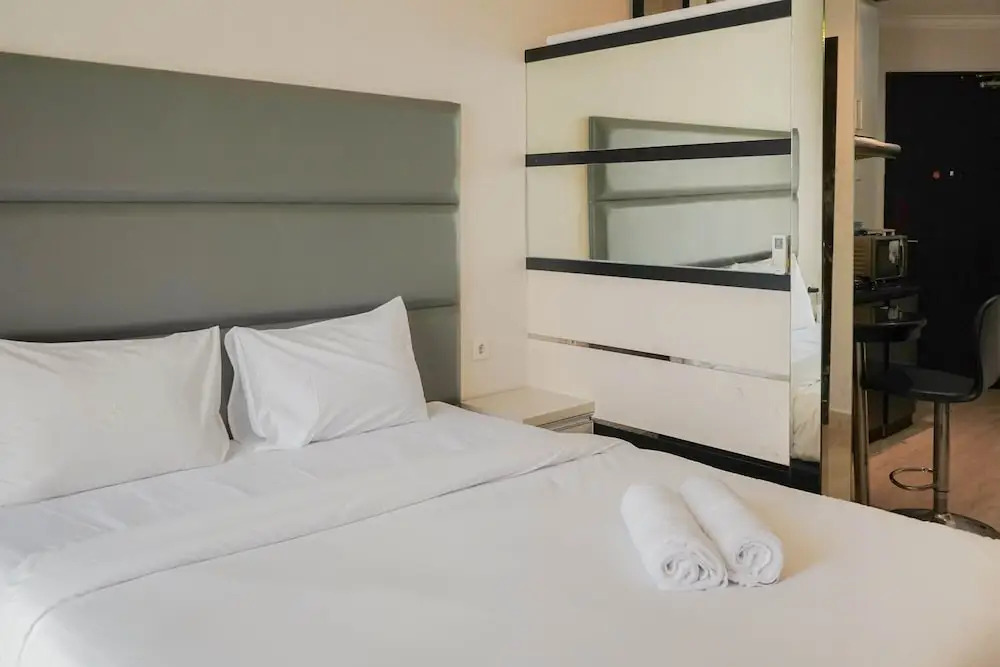 Convenient Studio Mangga Dua Apartment