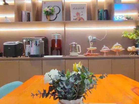 Local Hotels (Guangzhou Jiangnanxi Changgang Road Metro Station)