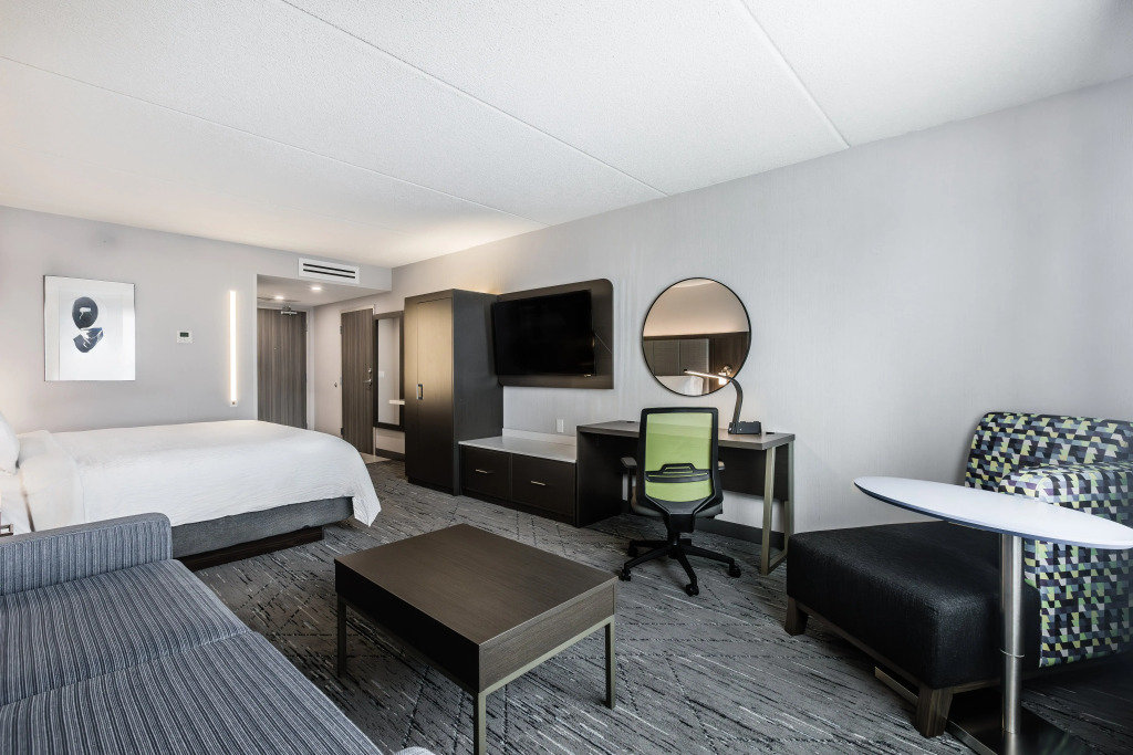 Holiday Inn Express & Suites Toronto Airport South by IHG