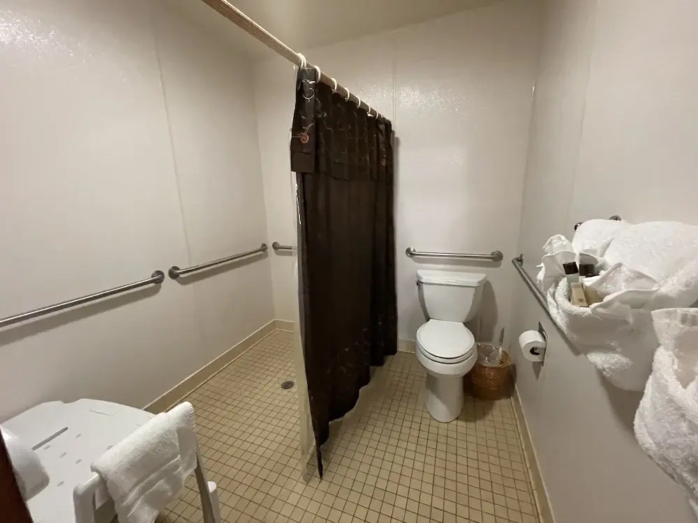 C8, Two bedroom, two bath log-sided, lake view luxury cottage with hot tub