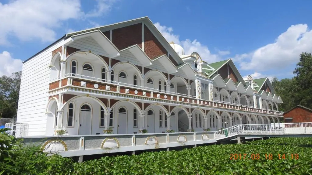 Satraco Royal Hotel