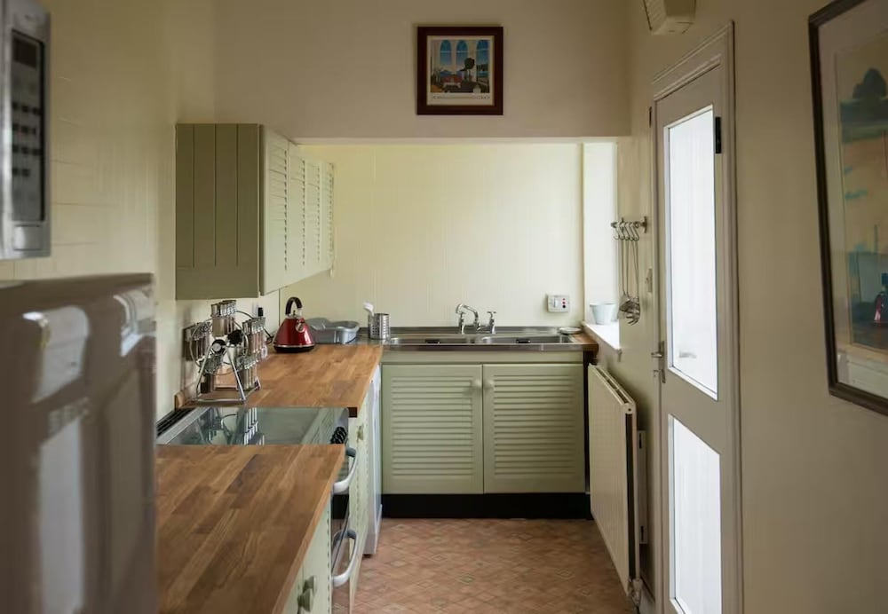 Near Beach - Pets - Bbq - Fireplace - Sleeps 10