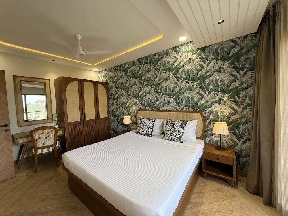 Stylish 1BR With Pool 5 Mins to Candolim Beach