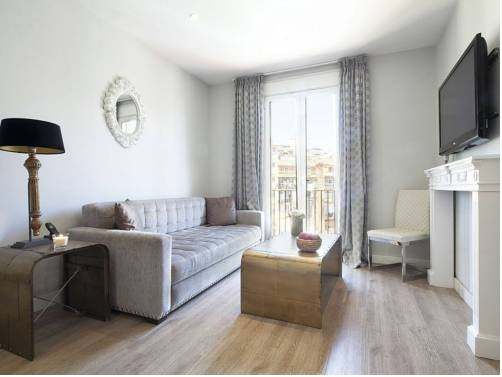 Grandom Suites