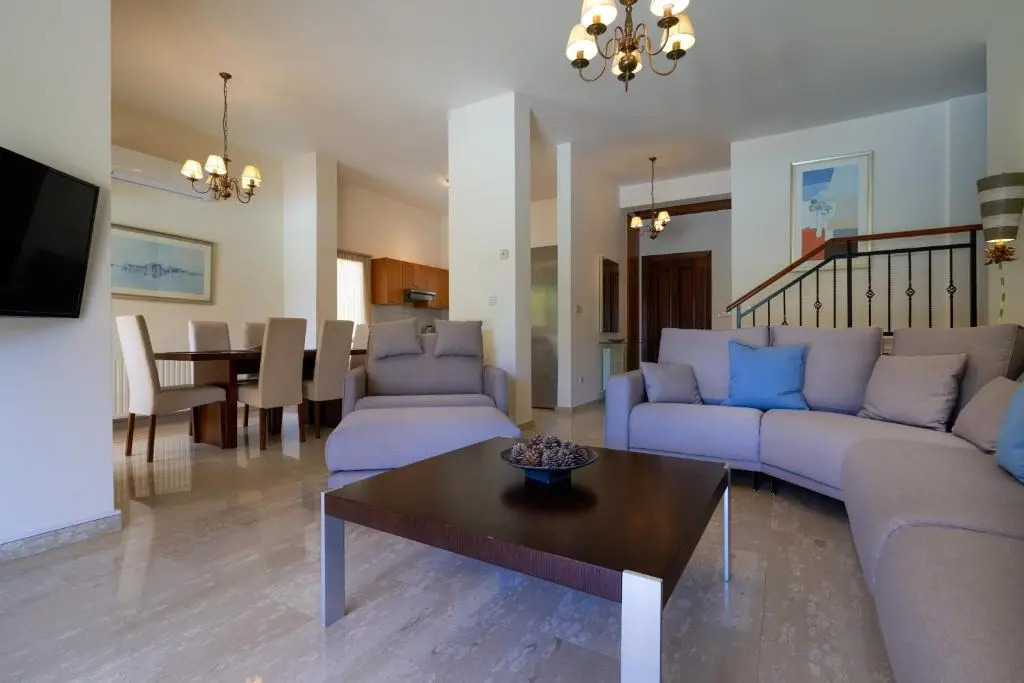 Villa Lara - 11, Spacious Villa with Large Garden and Private Pool on Aphrodite Hills