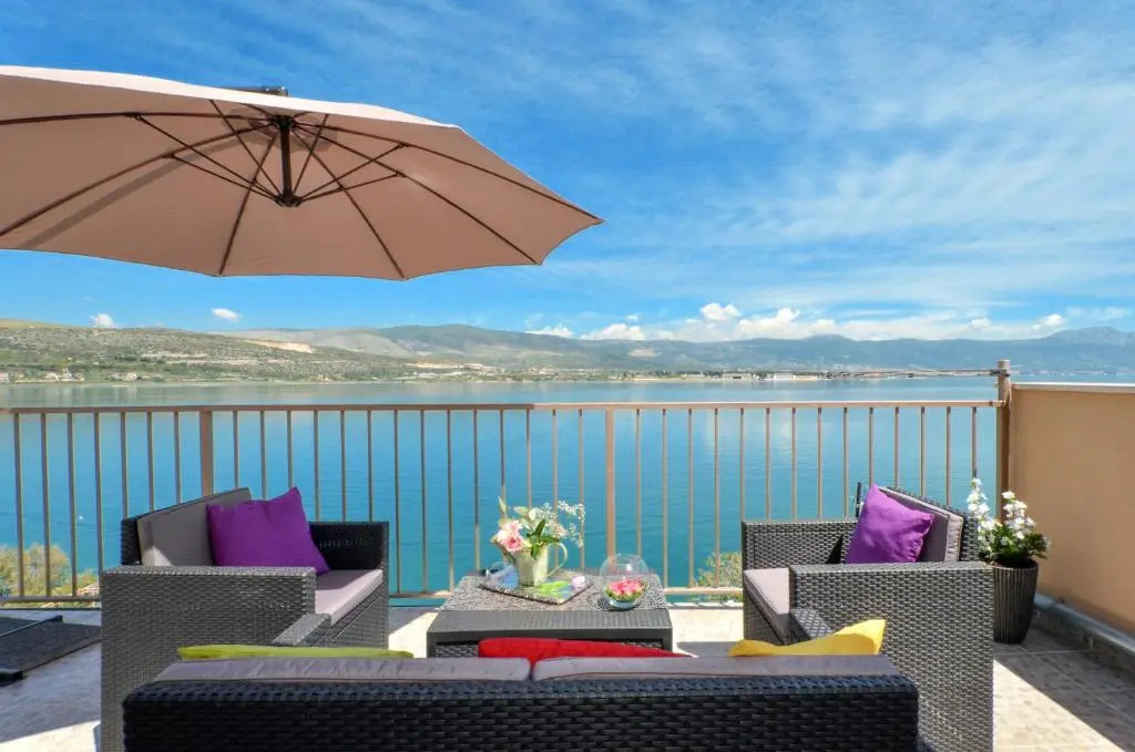 Apartment with a sea view terrace, Čiovo near Trogir