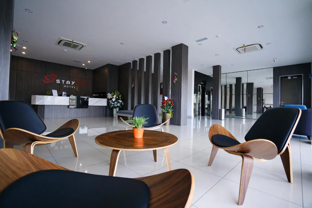 OYO 89386 Stay 365 Hotel
