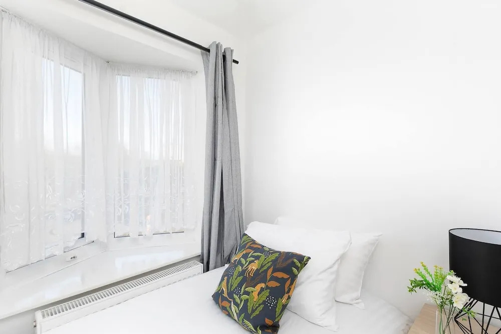 Skyvillion - Enfield 4bed House W Garden & Parking