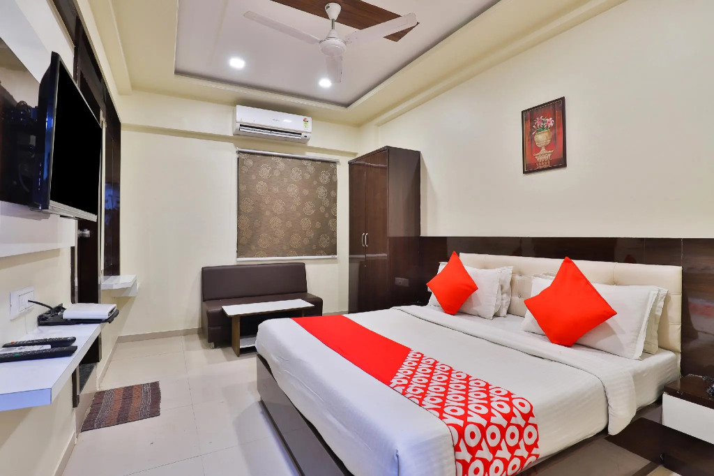 OYO 11985 Hotel Khushboo