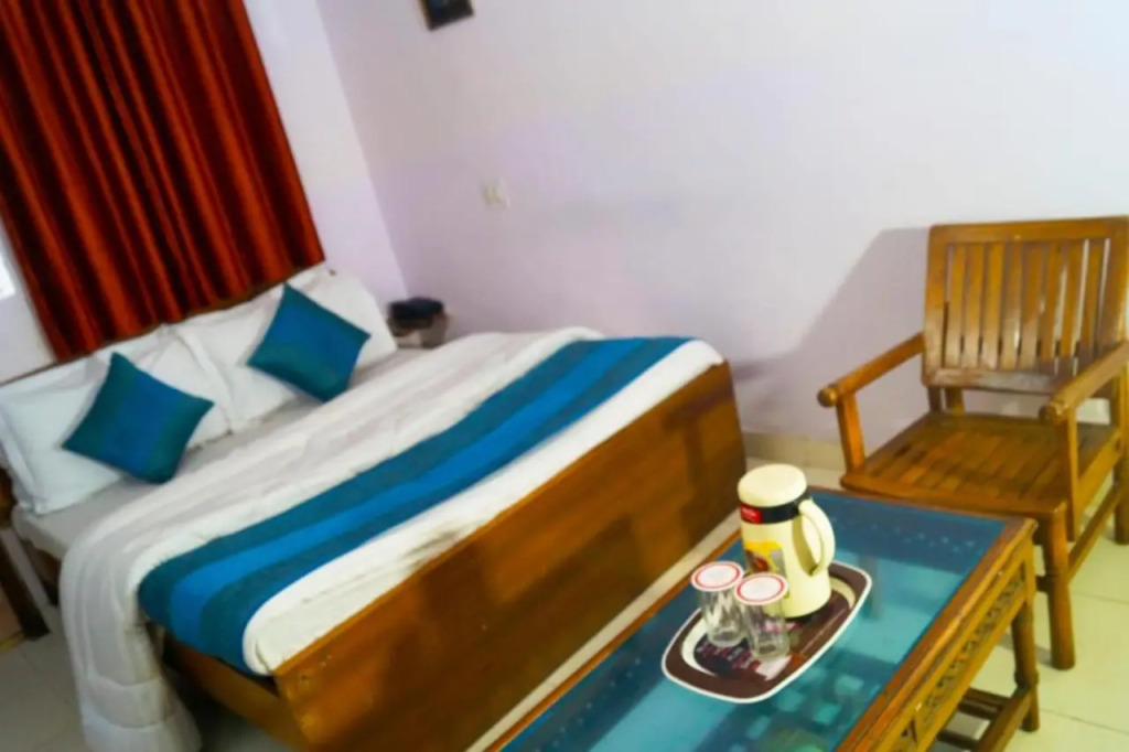 Hotel De Hocks Deluxe - New Delhi Railway Station