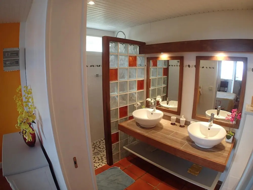 Studio in Saint-françois, With Wonderful sea View, Pool Access, Furnis